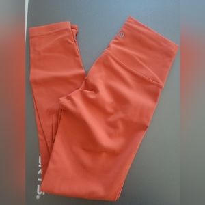 Lululemon wunder train 25" size 6